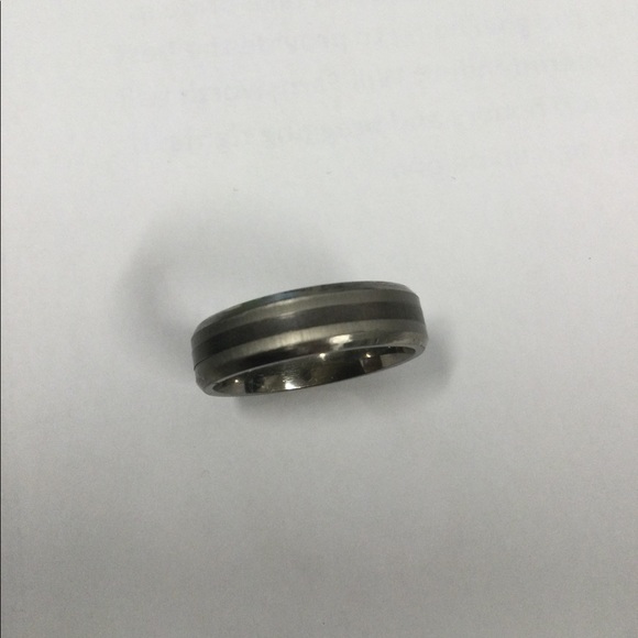 Mens Titanium Ring - Picture 2 of 7